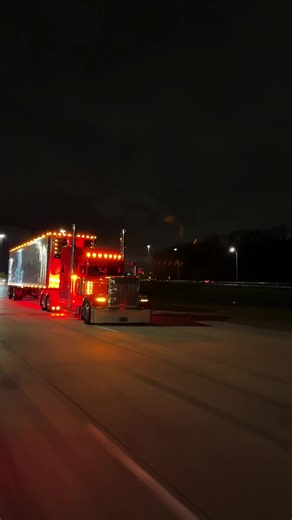 Custom Peterbilt Trucks: The Ultimate Trucking Experience