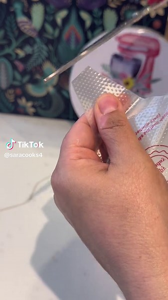 Buttercream Piping Tips and Tricks for Cake Decorating