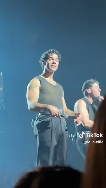 Jonas Brothers' Live Performance of 'Please Be Mine'