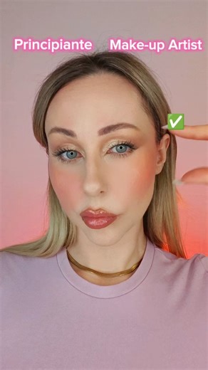 Paola De Ros on Instagram: "Come mettere il blush? 🩷✨ Ti mostro un trucchetto facilissimo per metterlo senza macchie e liftare tantissimo 🎀 You're welcome, amo 💕 Come mettere il blush Blush makeup tutorial #blush #blushhack #makeuptutorial #makeuphack"