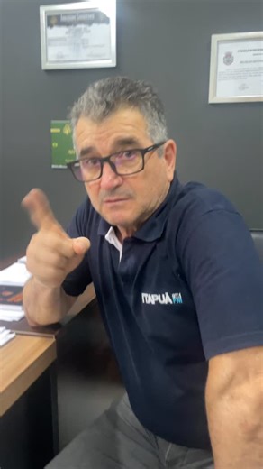 PCPR prende suspeito de homicídio em Pato Branco; delegado Dr. Éder comenta a prisão A Polícia Civil do Paraná, por meio da 5ª Subdivisão Policial de Pato Branco, prendeu nesta quarta-feira (28) um dos suspeitos do homicídio que vitimou Ronaldo Braatz da Silva, de 42 anos, ocorrido em julho de 2025, no bairro Alvorada. Em entrevista à Rádio Itapuã, o delegado Dr. Éder, responsável pelo caso, destacou que a prisão é resultado de um trabalho técnico e contínuo de investigação. Segundo ele, desde o