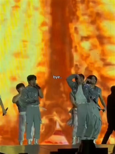 Stray Kids' Lee Know and Han Jisung Perform Jjam Advanced