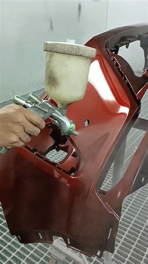 Apply 2K clear coat #ช่างพ่นสี #เคาะพ่นสี #ซ่อมสีรถยนต์ #ทำสีรถยนต์ #automobile #automotivepainting