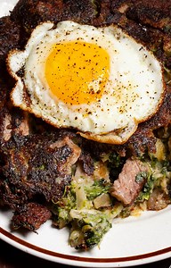 163K views · 1.3K reactions | Farideh transforms steakhouse leftovers of ribeye, baked and mashed potatoes, and creamed spinach into a simple breakfast hash, topped with a fried egg. Check out the recipe here: https://www.vice.com/en/article/wx8xnz/steakhouse-hash-recipe | Munchies | Facebook