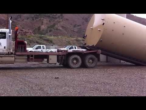 Oilfield Winch Truck Loading 400BBL Tank