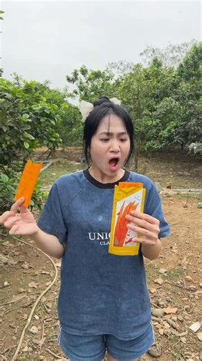 Smart Solution For Spicy Candy Disaster #bushcraft #survival #camping #funnyvideo