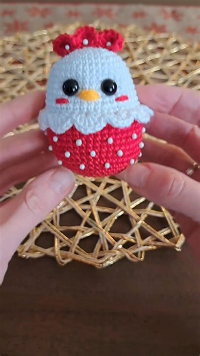 These crochet chickens are taking over my hook lately 😍 Perfect for Easter baskets, gifts, or just because. 👉 Comment PATTERN and I’ll send the link! #crochetreels #crochetaddict #crochetchicken #eastercrochet #fiberartist | Mufficorn