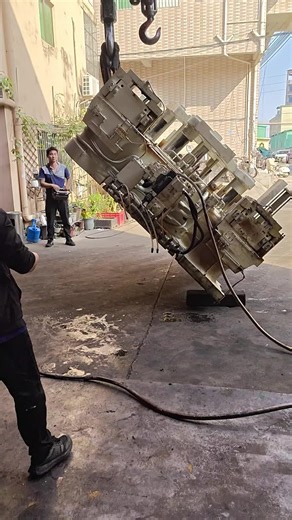 How to disassemble a large injection molding machine? WhatsApp Click 👉 wa.me/ 8613434333328 Follow me🌹. Update the super value machines every day. #Injectionmoldingmachine