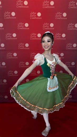 【スタジオトイプル】バレエ/ピラティス/堺市西区 on Instagram: "2025.12.27〜28🩰 Japan Ballet Competition Grand Championships 2025 Konomi🏹 C03部門 努力賞👑 このコンクールは Japan Ballet Competition の各大会で10位までに 入賞した者だけが参加させていただける特別な大会🩰 年々レベルが高くなってきていてビックリするのですが 今年も本当に素晴らしいダンサーが沢山出場されており 何処を観てもお勉強になる‼️そんな贅沢なひと時でした💖✨ 今回3回目の挑戦だったKonomi🎀✨ いつの間にかToipleのコンクールメンバーで最年長になりました😌 2026年はたっっっくさんの涙を流したKonomi😌 小学4年生♡高学年になり、心も身体も沢山の成長が見られ 良くも悪くも沢山の変化が起こる時期です…💓 Konomiの力を最大限に引き出せる様にと 見守る時間も、厳しいことを伝える時間も、一緒に涙する時間も とことん練習に付き合う時間も… どれも、私にとって、とても大切で