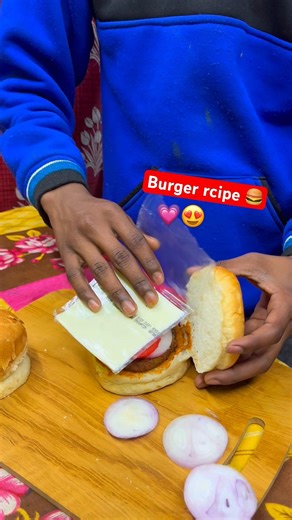 Homemade aalu tikki burger recipe🍔🍔 #burger #mcdonalds #recipe #shorts