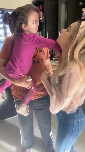 Hoy subí un video a Y0uTub€ con mi papá, corre a mi canal a comentar “vengo de TikTok” (instagram:BriandaDeyanara)