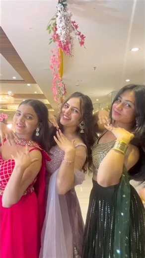 Bride and bridesmaid dance #fun #wedding #music c