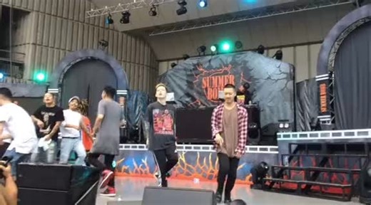 BAD HOPのライブパフォーマンスに完全密着