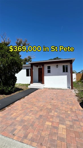 A charming home with a sunroom that might capture your heart! Also beautifully remodeled, and the seller is offering a 3-2-1 buydown program 😄 If you love this home, leave me a comment with your thoughts or send me a DM to work together! Or contact me by text message! You can also fill out the form in my bio by clicking the link! #tamparealtor #stpetersburg #stpetersburgflorida #stpete #floridahomes