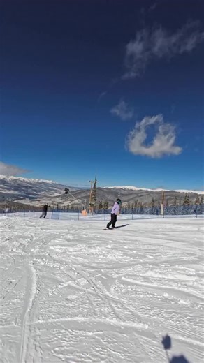 Tommie Bennett on Instagram: "Helping beginner snowboards #snowboarding"