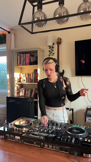 Love this remix of Hey Now I sang on and made with some friends… sounds like a houseclassic #dj #housemusic #progressivehouse #tunes #djtiktok #dancemusic #remix