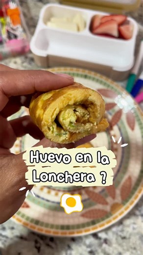 Emilio come ®️/ Recetas / Loncheras / maternidad on Instagram: "Sí se puede mandar huevito en la lonchera sin que huela mal 👀🥚 Prepáralo bien cocido, pícalo y mézclalo con verduritas 🥕🥦. Así queda delicioso, no huele y aporta proteína + vitaminas. Haz esta receta y vuelve la lonchera de tu chiqui mucho más nutritiva 💪✨ No olvides que mi libro de recetas está en el link de la biografía. Besos 💕 #AlimentaciónInfantil #NiñosSaludables #HuevitoEnLaLonchera #LoncheraNutritiva"