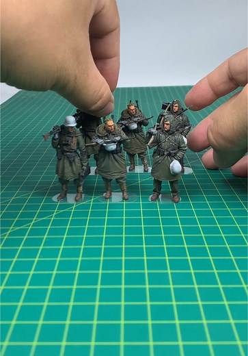 1/35 Painted Miniatures : German Grenadiers LAH (Evolution Miniatures) #paintedminiatures #135scale #probuiltmodel #plasticmodel #evolutionminiatures #scalemodels #ww2 #german #scalemodel #scalemodelsworld #scalemodeling