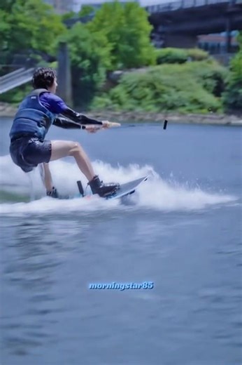 【这一啵尾波滑水 滑在了谁的心巴上～💚Yibo/•᷅‎‎•᷄\\୭Wakeboarding】 #王一博 #wangyibo #shorts #wakeboading