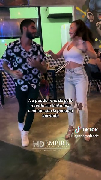 Idilio de Amor: Bailando Salsa con Pasión