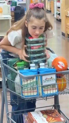 近野 孝一 on Instagram: "【Karolina Protsenko Instagram】 new reel #KarolinaRose @karolina_protsenko #karolinaprotsenko #violin #songs #guitar #streetperformance #youtube"