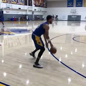 Steph Curry practicing the best jump shot ever