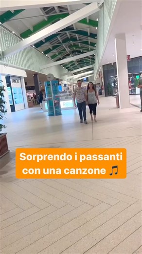24K views · 516 reactions | Ho sorpreso dei passanti con un flashmob inaspettato  #flashmob #prank #sorpresa #esperimentosociale #canto #sing #piano #pianist #happyday | Steve | Facebook