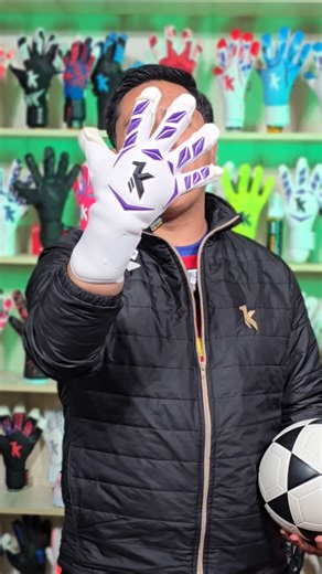 The grip of the Nitro Pro🟣, a 100% guaranteed grip ‼️ #goalkeeper #goalkeepergloves