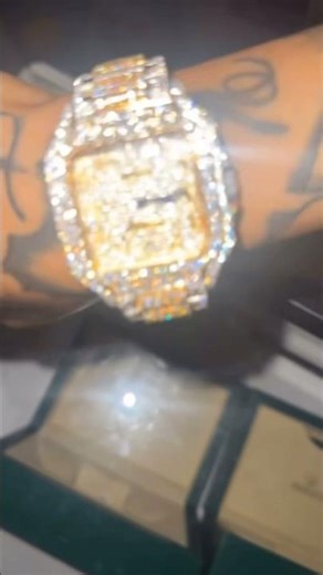 Glorilla sister cashed out on new Cartier watch