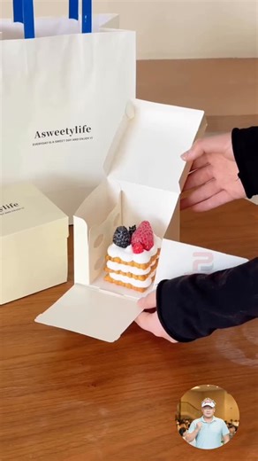 Anna on Instagram: "It is often said that simplicity is the best. Do you think this simple cake box is? | small MOQ | custom logo *MOQ:1000pcs *Factory direct price *3-6 days turnaround *Free design and sample service DM me for price list and sample 📱WhatsApp:+86 18174713091🫶 #cakebox #cake #cakepackaging #bakery #customized #dessert"