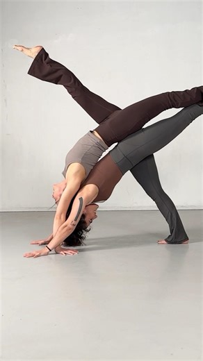 Not all yoga challenges are as easy as they look the first time you try them 😂