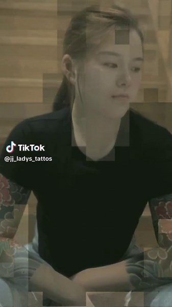 yakuza girl tatto #asiangirltiktok #modeltattoo #senimantatto #douyin抖音🍀🍀 #yakuzatatto #foryou #cewektatto #ladytattooer