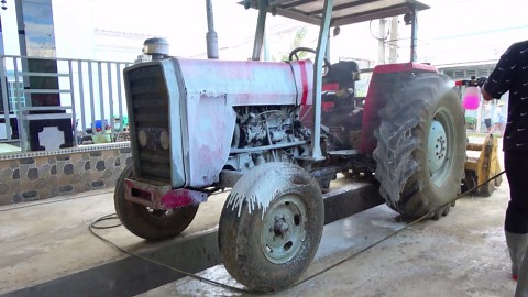 Revolutionize Tractor Cleaning with a Powerful Pressure Blast