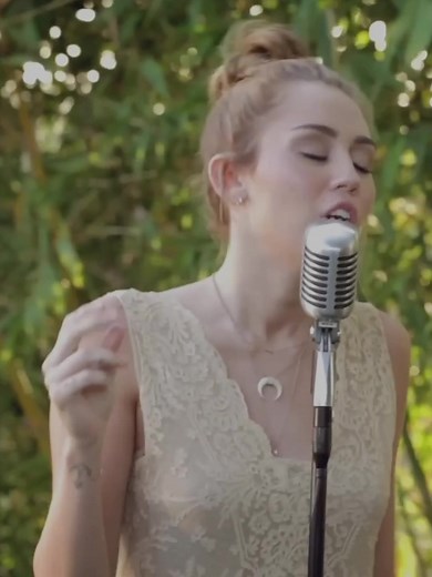 Miley Cyrus Covers Jolene: A Unique Tribute