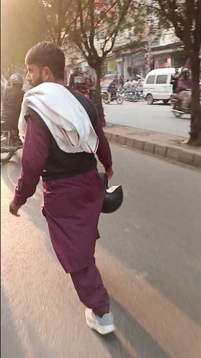 Traffic Police Crack Down on Riders Without Helmets #Geo News#arynews #news