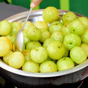 2.2M views · 10K reactions | न मुरब्बा न चटनी और नहीं आचार ऐसी टेस्टी अमले की रेसिपी अपने कभी नहीं देखी होगी Fully new amla recipe that your kids also love. Unique process and and unique taste and stored for year.  | Swad Ka Khazana Recipes | Facebook