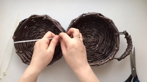 Woven round newspaper bag DIY