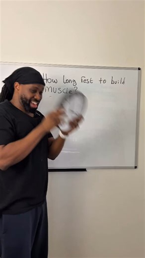 How long should you rest when working out. If you want to focus on building muscle 60-90 seconds is beneficial. If you’re focused on strength you will need more time 2-4 mins. If your main focus is on building endurance 30-45 seconds is fine. | Rome Mufalo