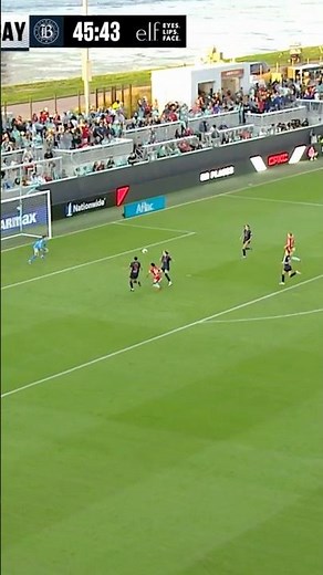 Debinha comes out FLYING in the second half ⚡️ #nwsl #soccer #football