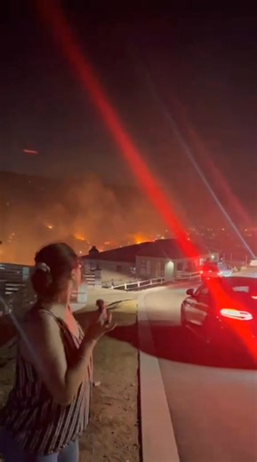 Mossel Bay Advertiser is in Island View where a few homes are reportedly burning. Some residents are evacuating while others are in a safe zone. All relevant authorities are on the scene. It is unclear at this stage if anyone has been injured. #gardenroute #hartenbos #breakingnews | Mossel Bay Advertiser