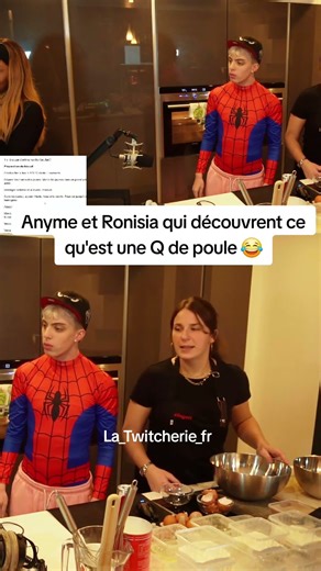 Anyme et Ronisia qui découvrent ce qu'est un Q de poule !