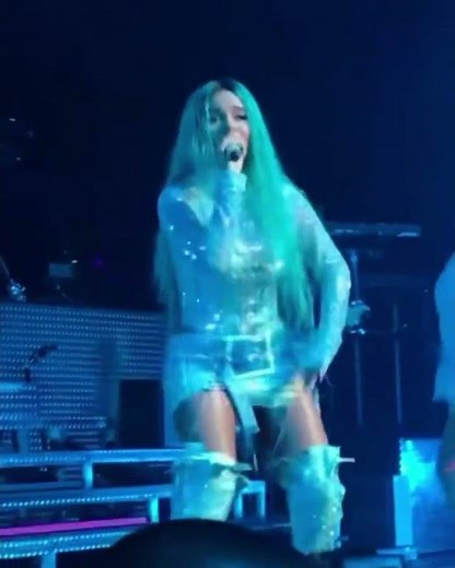 KAROL G DONT BE SHY EN VIVO