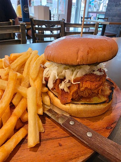 🎉 Grand Opening: Museum District fans of Dak & Bop and Korean fried chicken can now get their fix at Kokee Kitchen, located at 1801 Binz. 🧋 The new restaurant, from owner Kwanghyun Ko, offers guests a "Hug in a Cup" by way of refreshing boba and milk teas, Cold Clouds, flavored soju, blended and sparkling drinks as well as the Strawberry Hug. 🍓 🐔 Guests are invited to "Stay Crispy" with food options including Django's Hot Chicken Sandwich, creamy Rose Chicken Tteokbokki, Kokee Wings and Tend