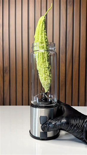 🥒🥤 Bitter Gourd Juice in Portable Blender 🤯 #shorts #satisfying