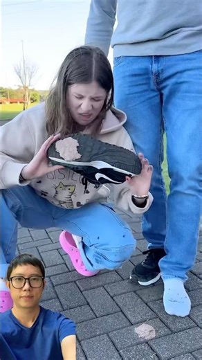 Con gái nhường dép cho bố #trending #trendingshorts #trendingvideo #shorts #shortsviral #viralshorts