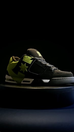 77K views · 2.3K reactions | Los DC Command toman lo mejor del legado retro y lo convierten en energía lista para la calle. Hechos para durar, moverse y dejar huella en cada paso. Hazlos tuyos: https://bit.ly/48ZngIA #HereToPush | DC Shoes | Facebook