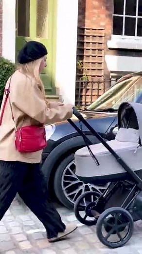 Cybex e-Priam Pushchair with Uphill Support and Hands-Free Rocking | Direct4baby