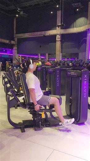 Leg adduction on the machine/Сведение ног в тренажёре #sports #legs #motivation