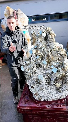 Pyrit, der Kristall der teils in perfekten Quadraten wächst😍 #amethyst #crystals #pyrit #edelstein