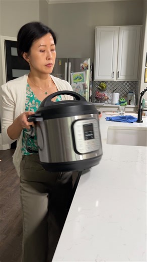 I make this chicken rice porridge (dakjuk) whenever someone in our family needs a little extra comfort, whether we’re sick, tired, or just need something soothing. It’s actually what my husband asked for after his Achilles surgery three weeks ago. 🥣 Truly one of those nourishing, satisfying meals that makes everyone feel cared for. 💛 ✨Comment “porridge” and I’ll send you the recipe! | Kidfriendly.meals